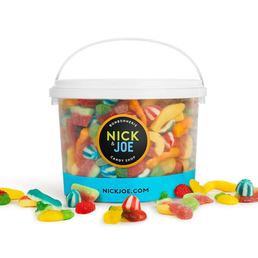 Sour and gummy candy bucket 2.27kg